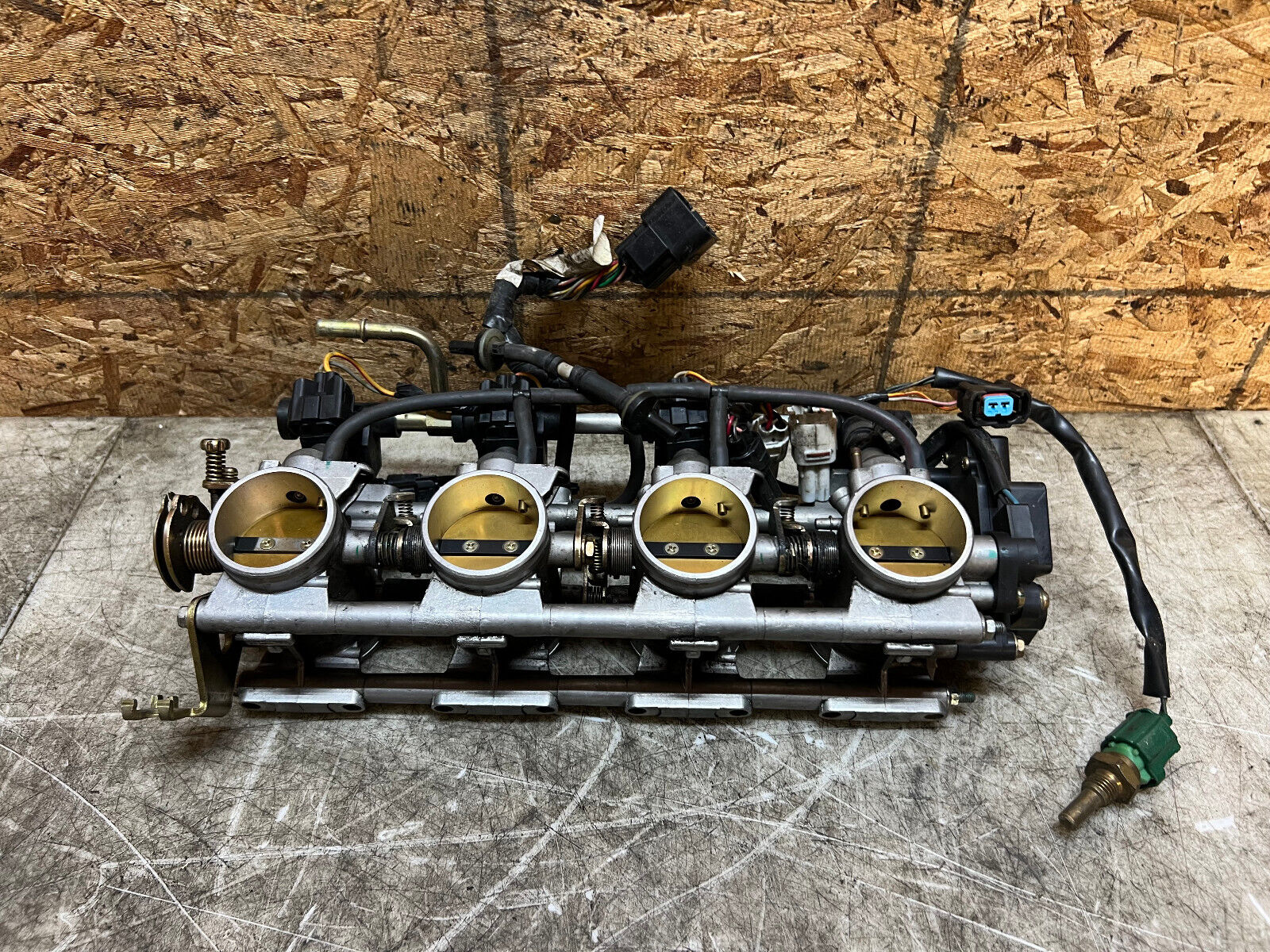 01 02 2001 2002 SUZUKI GSXR GSX-R 1000 GSXR1000 THROTTLE BODIES BODY INJECTOR