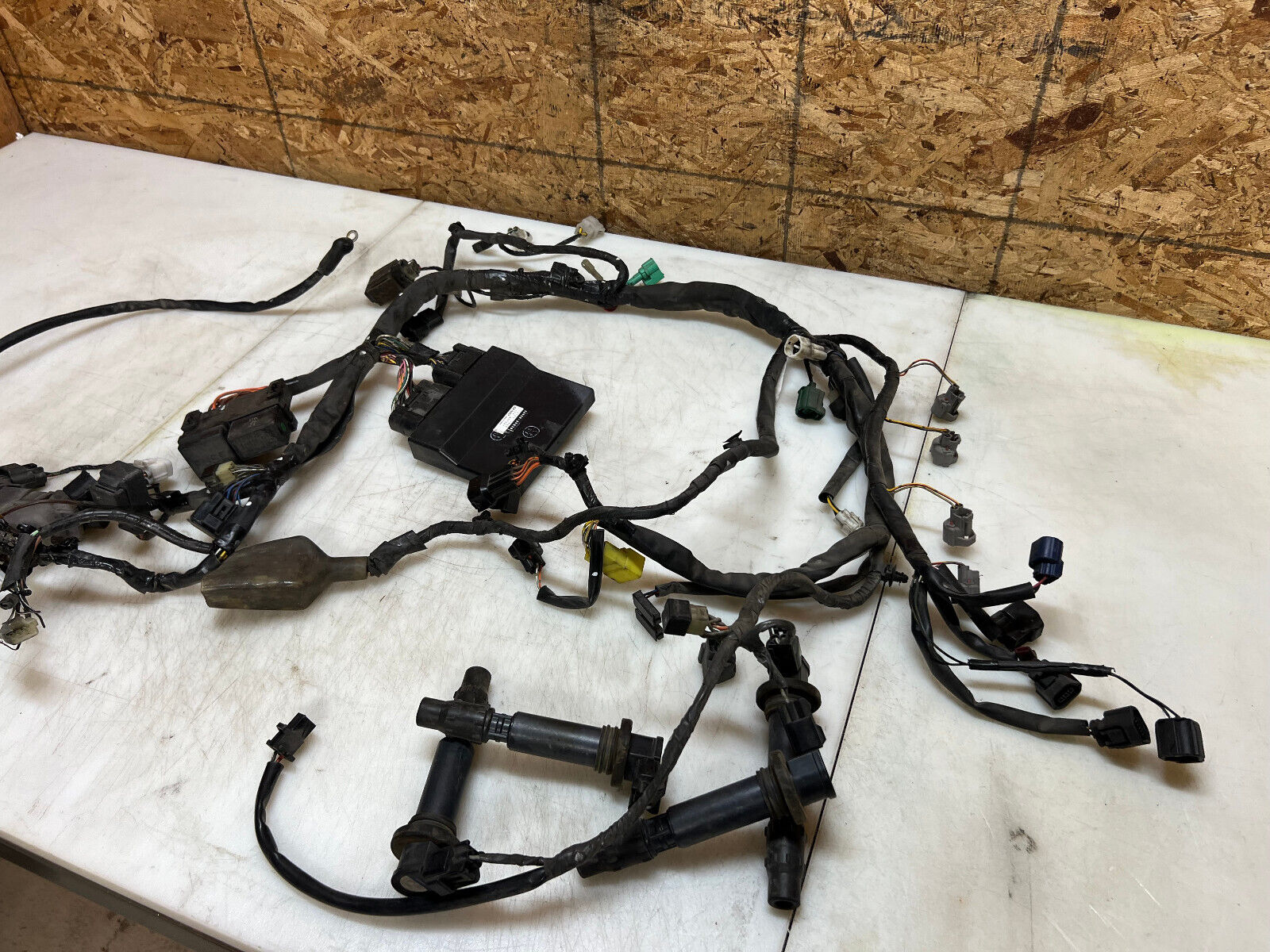 04 05 SUZUKI GSXR GSX-R 600 GSXR600 MAIN ENGINE WIRING HARNESS LOOM ECU CDI ECM