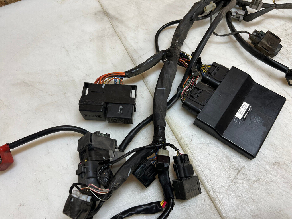 04 05 SUZUKI GSXR GSX-R 750 GSXR750 ECU CDI ECM MAIN ENGINE WIRING HARNESS LOOM