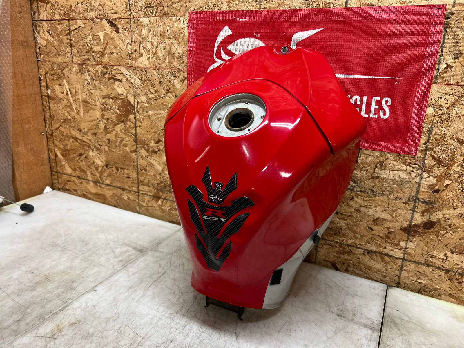 06 07 2006 2007 SUZUKI GSX-R GSXR 600 750 GAS TANK FUEL TANK PETROL RESERVOIR