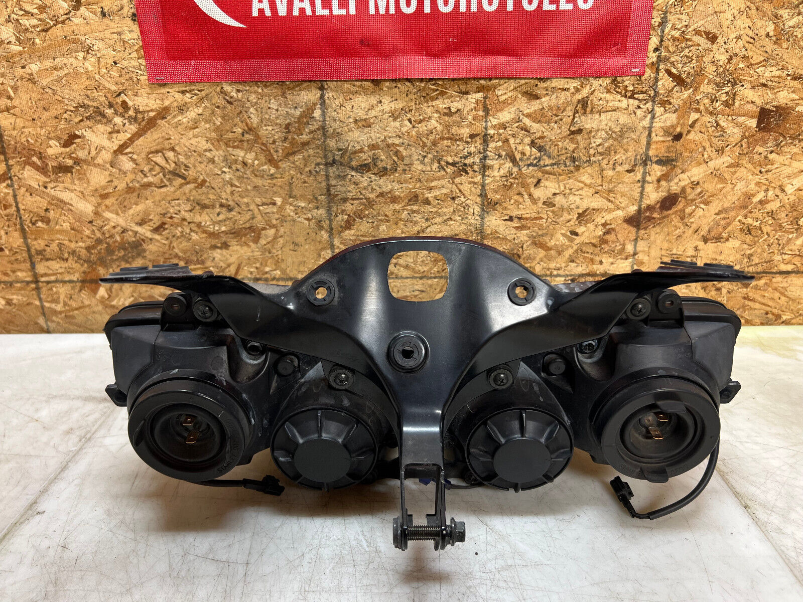 04 05 06 2004 2005 2006 YAMAHA YZFR1 YZF R1 HEADLIGHTS HEAD LIGHTS LIGHT STAY