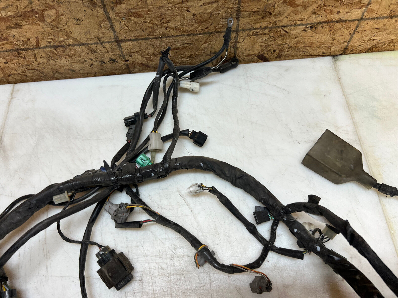 04 05 SUZUKI GSXR GSX-R 750 GSXR750 ECU CDI ECM MAIN ENGINE WIRING HARNESS LOOM