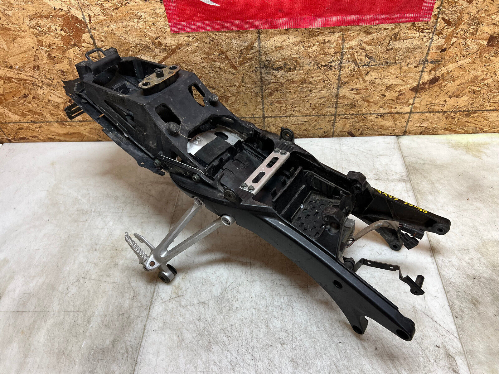 05 06 2005 2006 SUZUKI GSX-R1000 GSX-R GSXR 1000 SUBFRAME SUB FRAME BACK FRAME