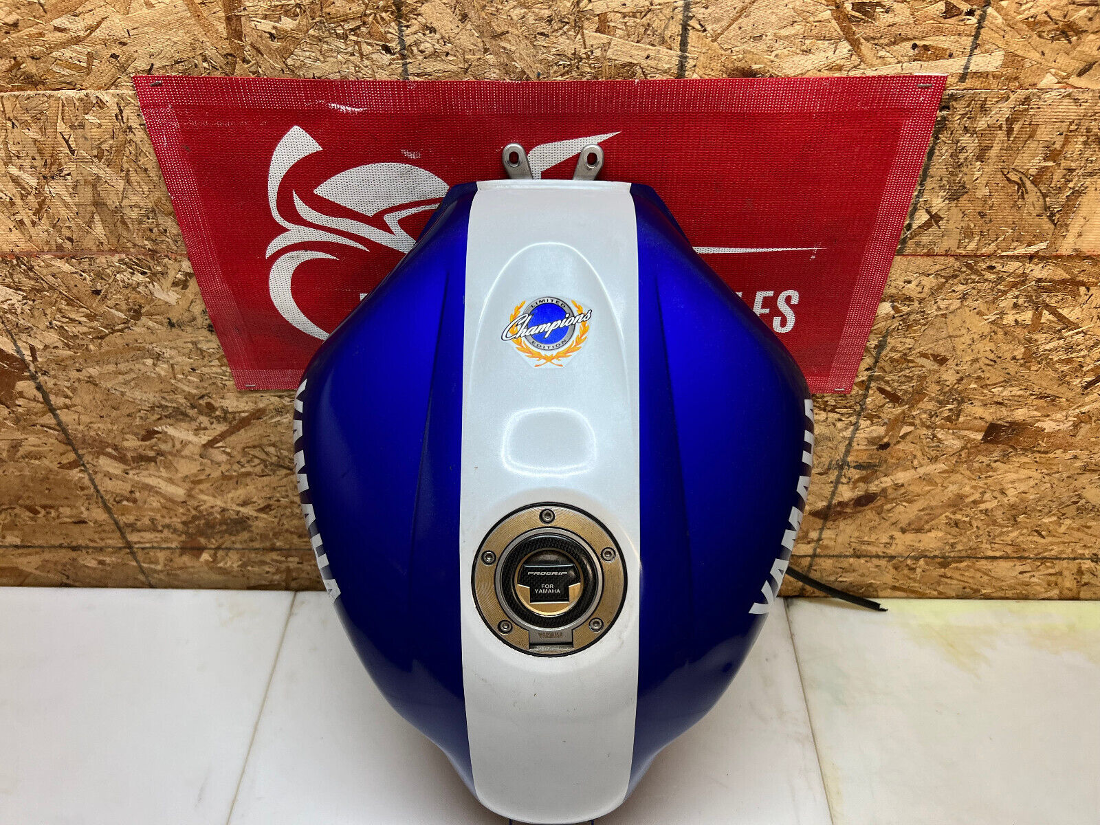 99 00 01 02 1999 2000 2001 2002 YAMAHA YZFR6 YZF R6 GAS TANK FUEL TANK RESERVOIR