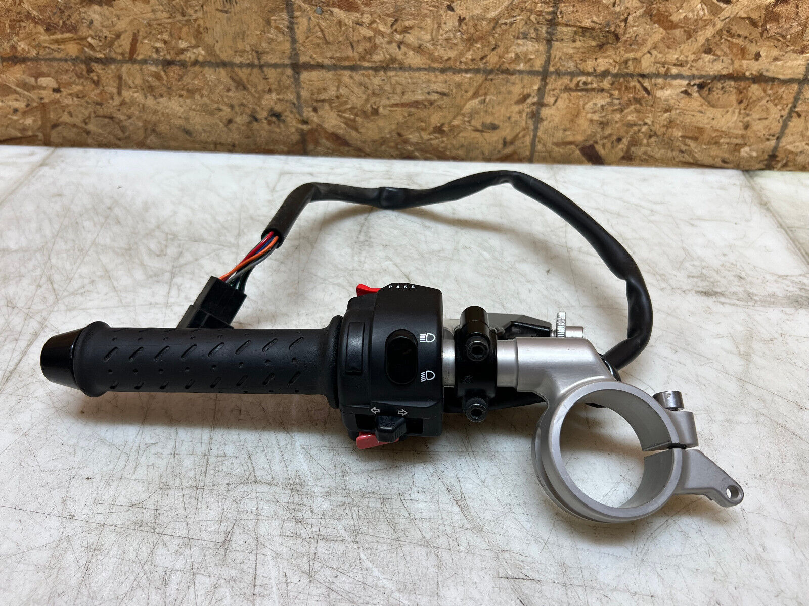 13 14 15 16 17 TRIUMPH DAYTONA 675R 675 R LEFT CLIP ON HANDLEBAR BAR SWITCH CUBE