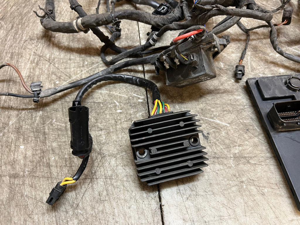 13 14 15 16 17 18 BMW F800GS F 800GS F800 GS ENGINE COMPUTER ECU CDI ECM HARNESS