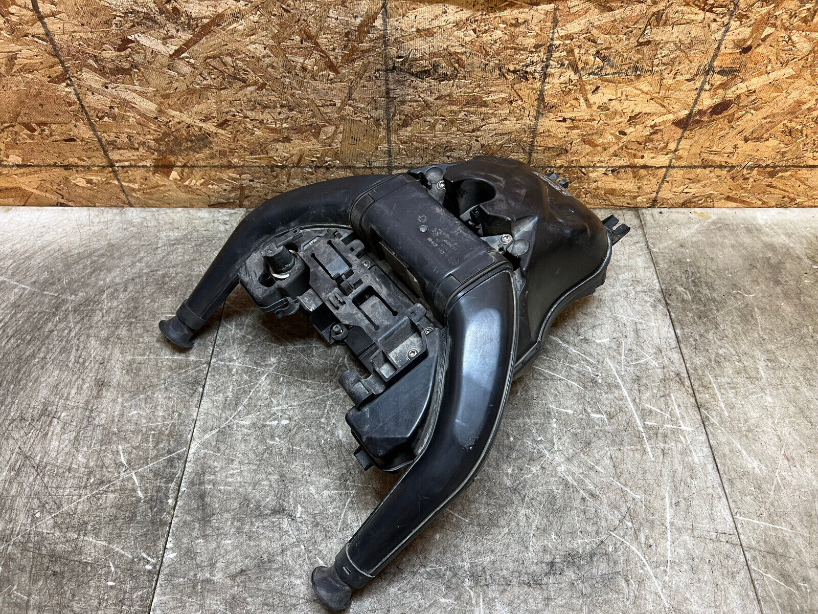 13 14 15 16 17 18 BMW F800GS F 800GS F800 GS AIRBOX AIR BOX AIR INTAKE FILTER