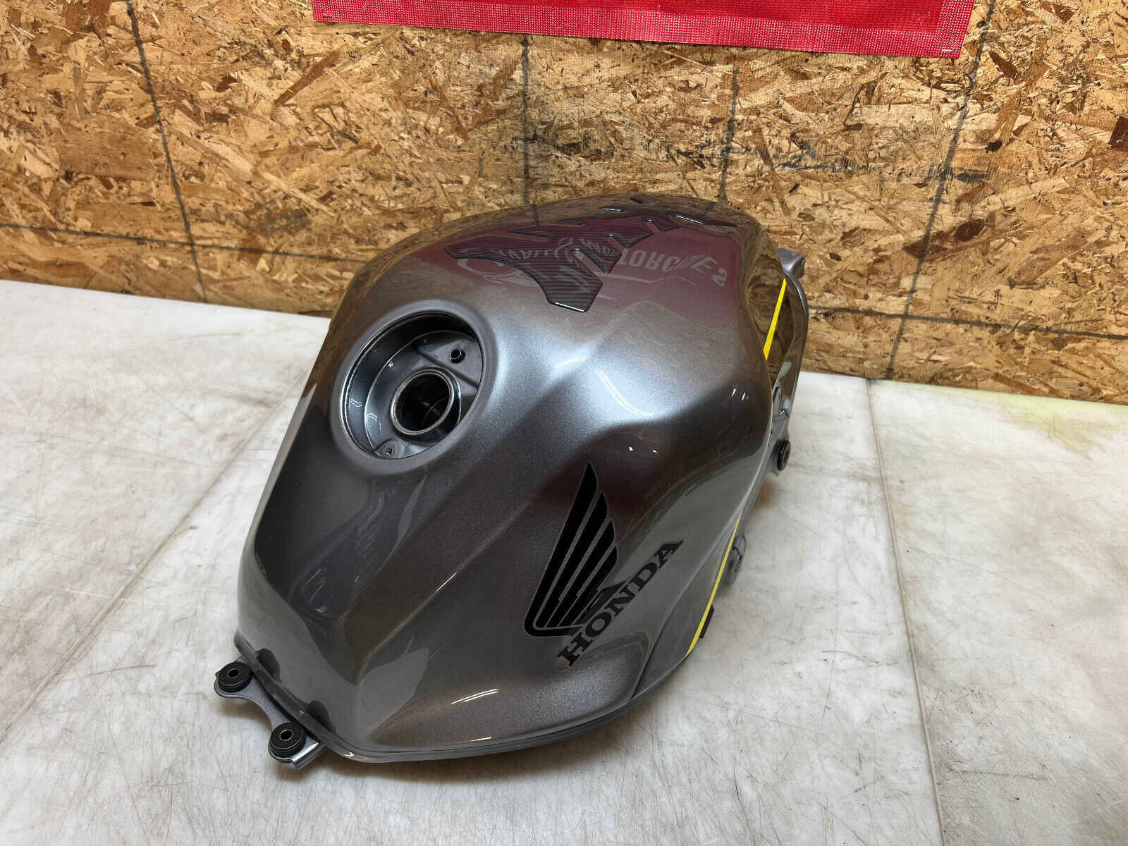 20 21 22 23 24 HONDA CBR500R CBR 500R GAS TANK FUEL TANK PETROL RESERVOIR