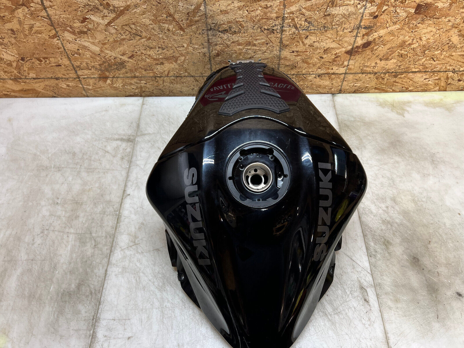 2024 21 22 23 24 SUZUKI HAYABUSA GSX1300R GSX 1300 GAS TANK FUEL TANK RESERVOIR