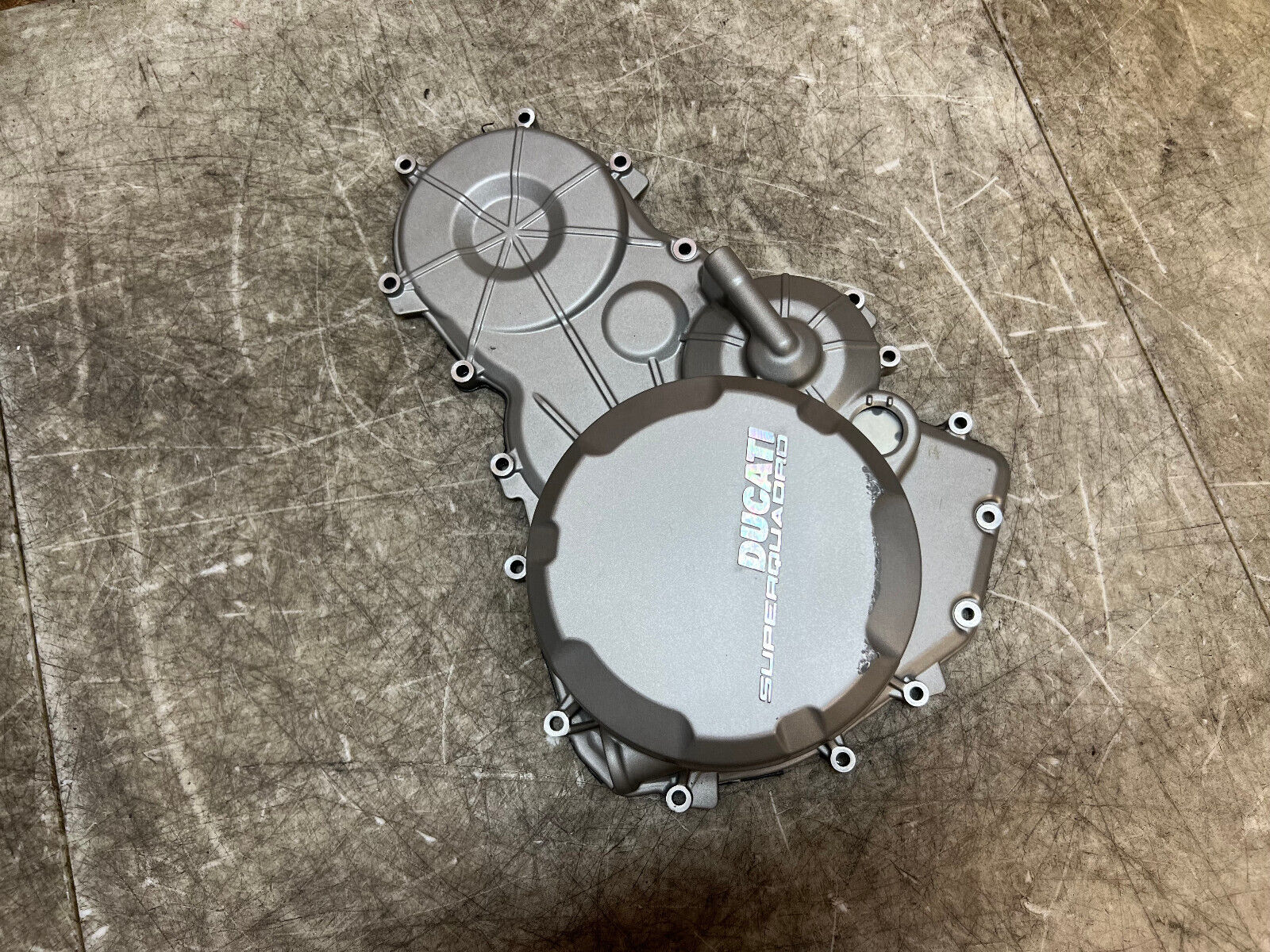 16 17 18 19 DUCATI PANIGALE 899 RIGHT SIDE CLUTCH CASE ENGINE COVER