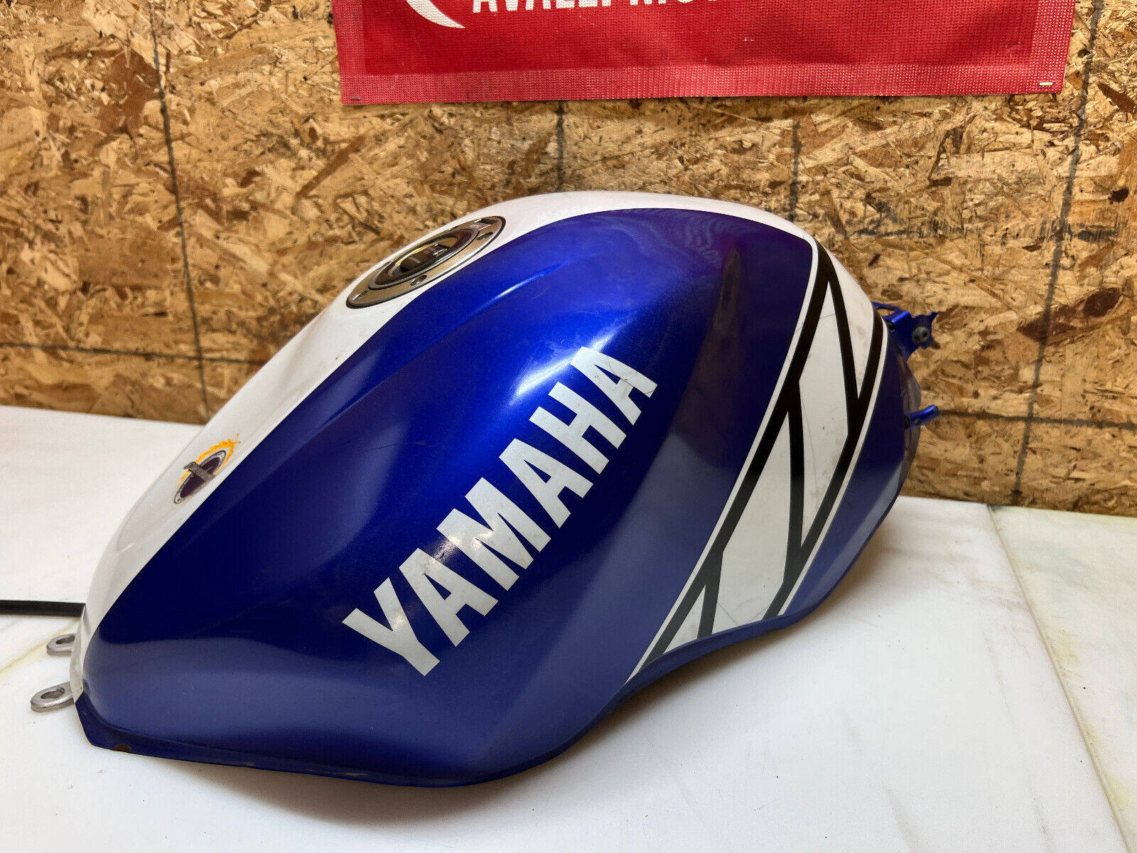 99 00 01 02 1999 2000 2001 2002 YAMAHA YZFR6 YZF R6 GAS TANK FUEL TANK RESERVOIR