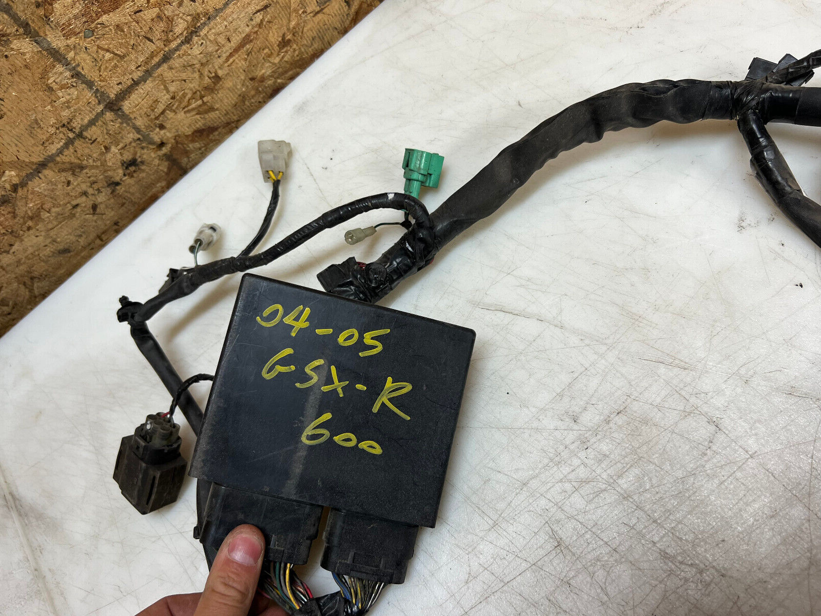 04 05 SUZUKI GSXR GSX-R 600 GSXR600 MAIN ENGINE WIRING HARNESS LOOM ECU CDI ECM