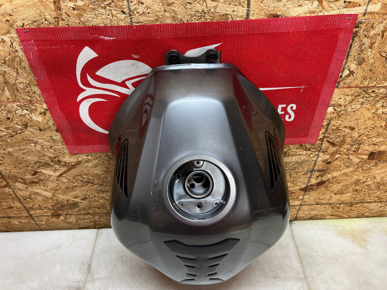 20 21 22 23 24 HONDA CBR500R CBR 500R GAS TANK FUEL TANK PETROL RESERVOIR