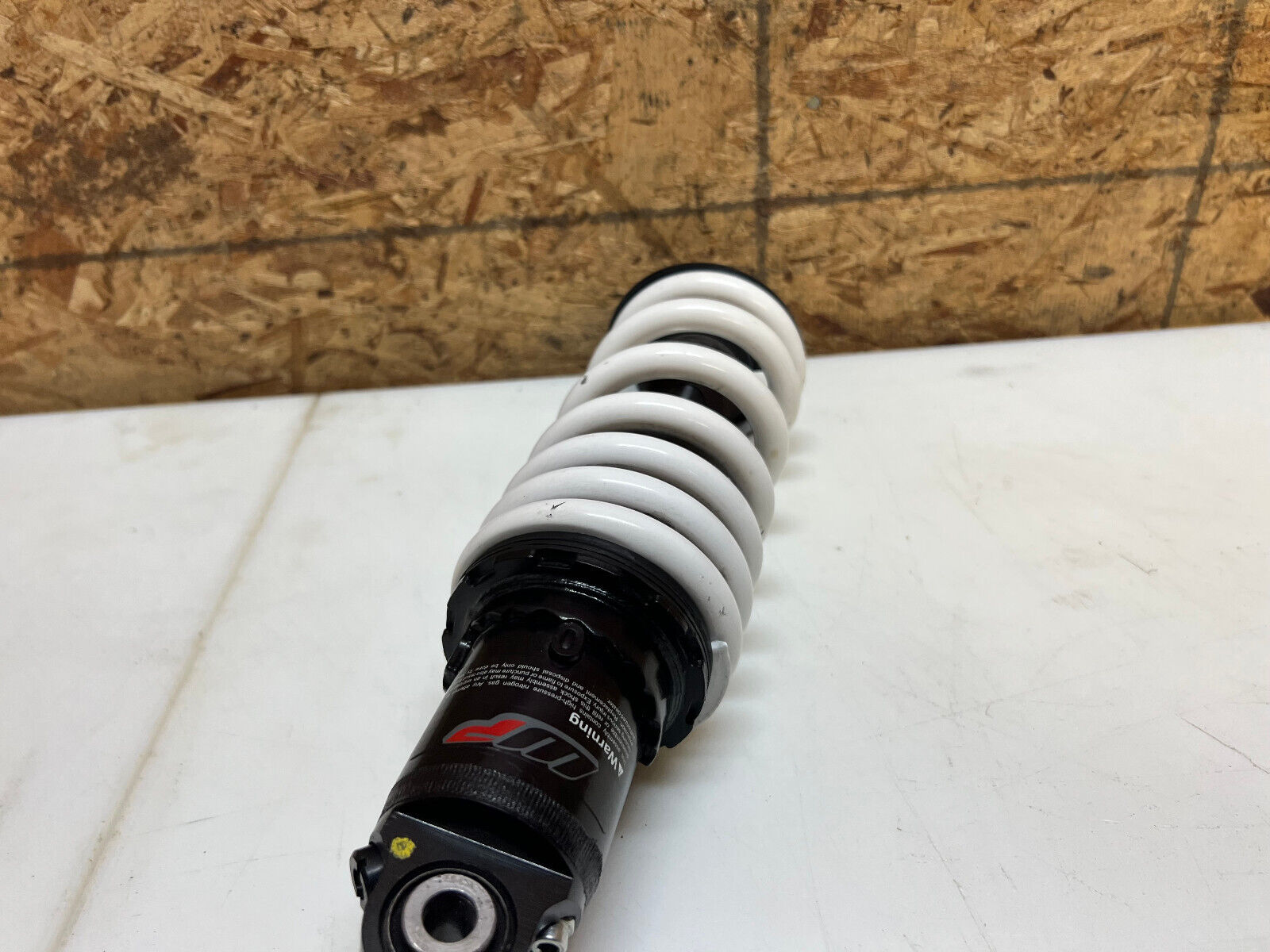 18 19 20 21 HUSQVARNA VITPILEN 401 REAR SHOCK ABSORBER BACK SPRING SUSPENSION