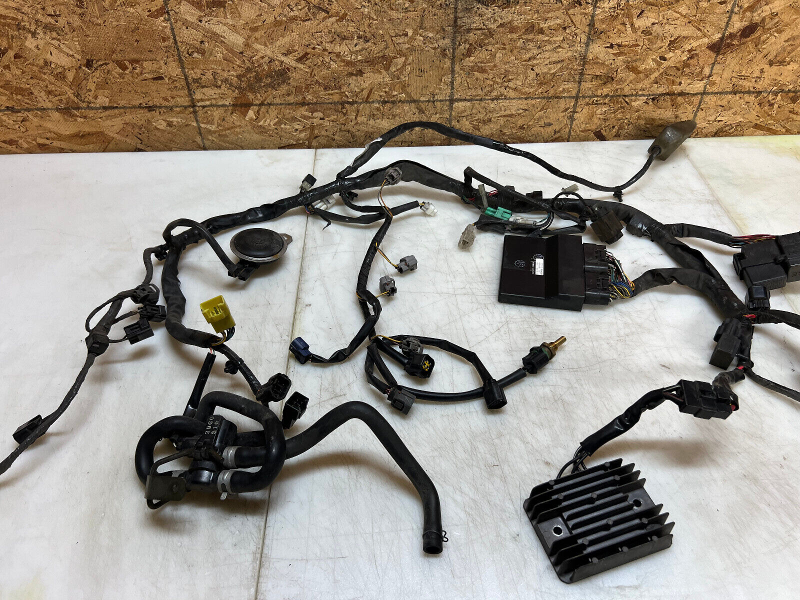 04 05 SUZUKI GSXR GSX-R 750 GSXR750 MAIN ENGINE WIRING HARNESS LOOM ECU CDI ECM