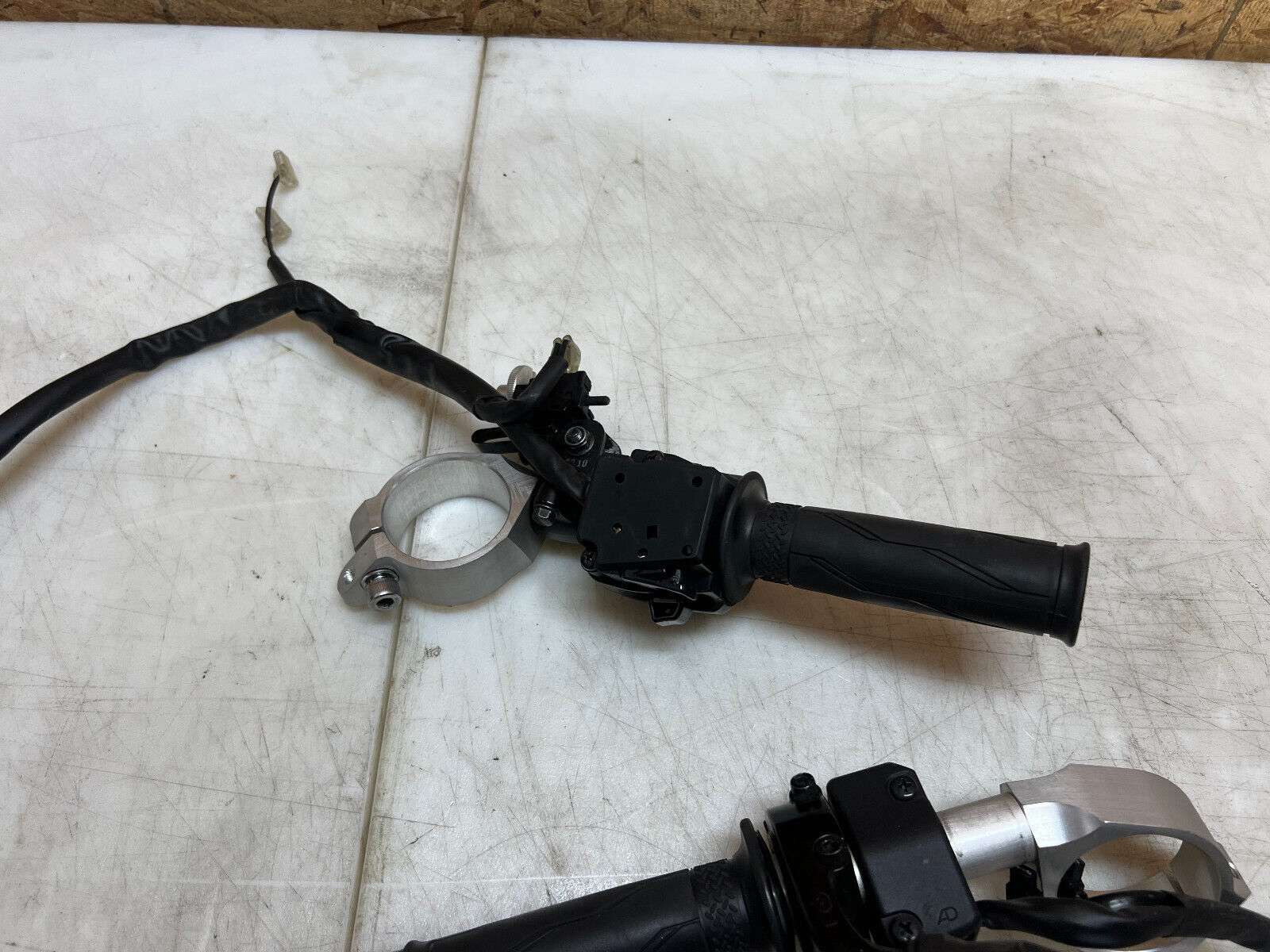 09 10 12 13 14 15 16 YAMAHA YZFR6 YZF R6 LEFT RIGHT CLIP ON HANDLEBARS HANDLE