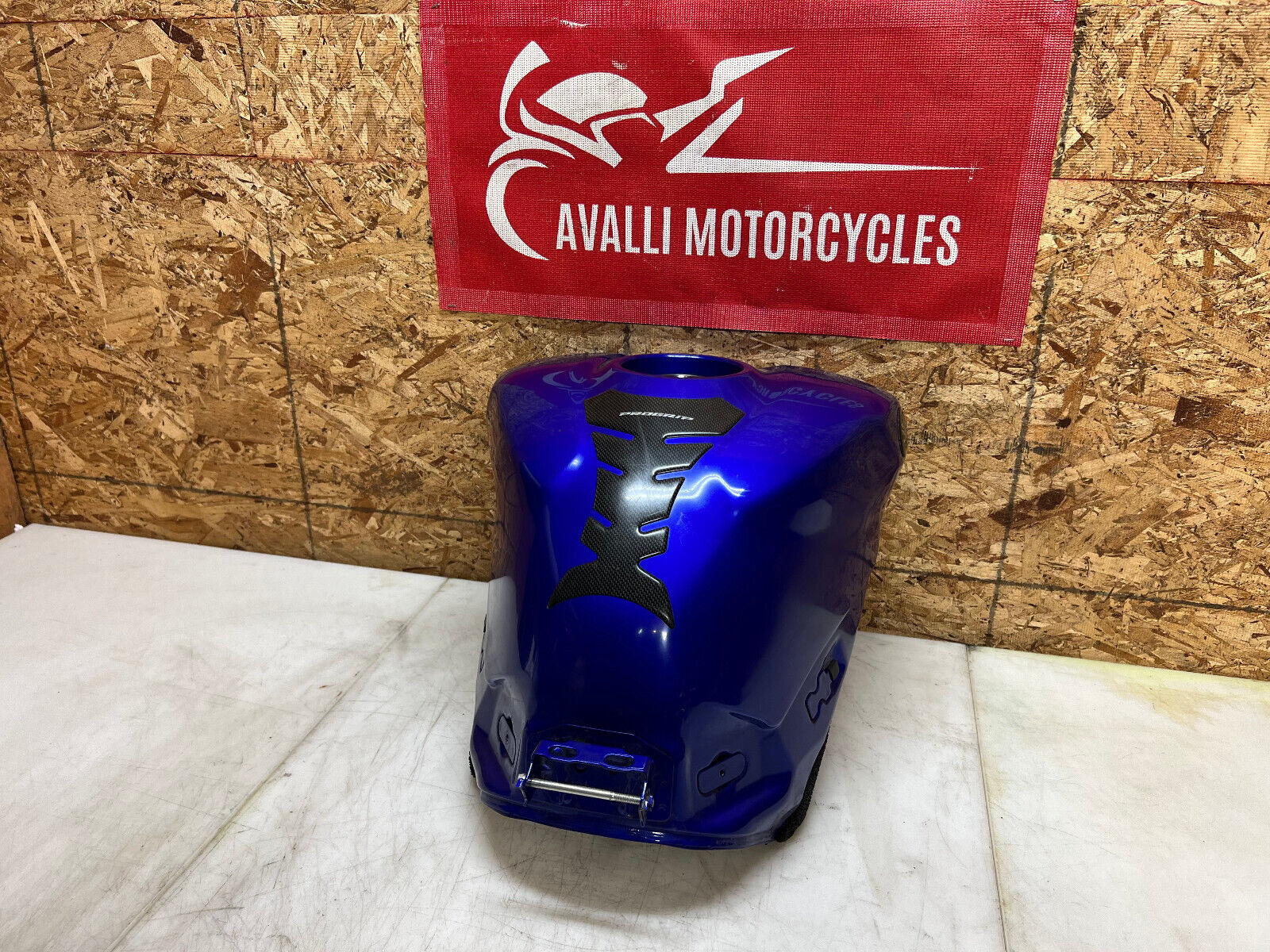 2007 2008 07 08 YAMAHA YZFR1 YZF R1 GAS TANK FUEL TANK PETROL RESERVOIR CELL