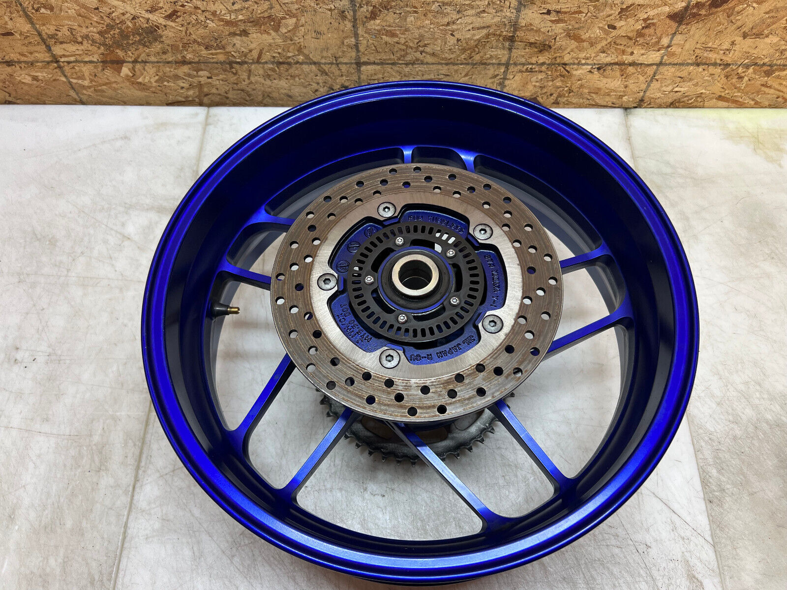2021 18 19 20 21 22 23 24 YAMAHA MT09 MT-09 MT 09 REAR WHEEL BACK RIM STRAIGHT