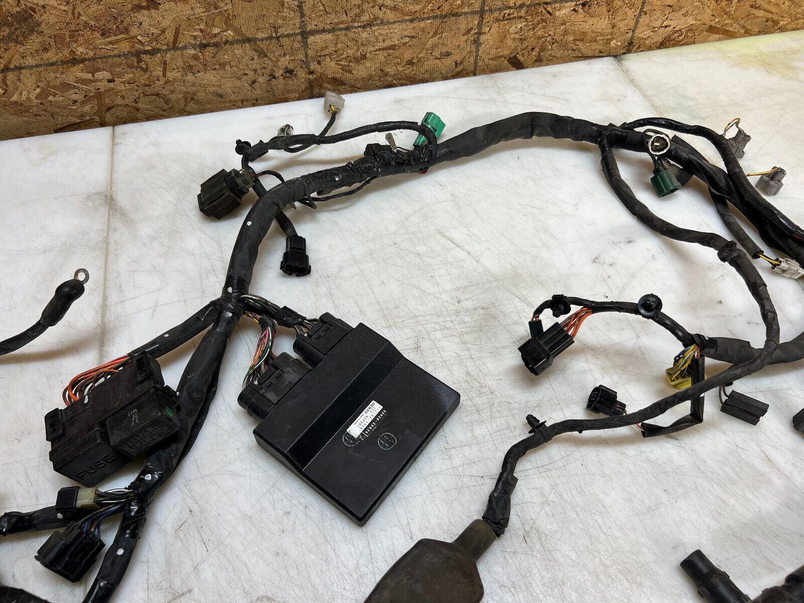 04 05 SUZUKI GSXR GSX-R 600 GSXR600 MAIN ENGINE WIRING HARNESS LOOM ECU CDI ECM
