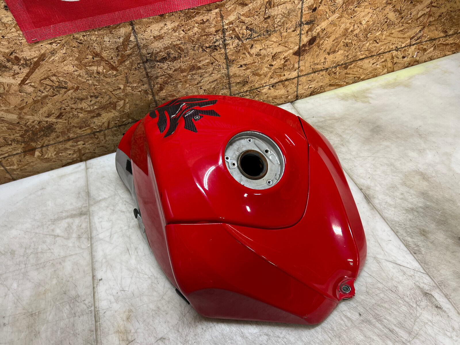 06 07 2006 2007 SUZUKI GSX-R GSXR 600 750 GAS TANK FUEL TANK PETROL RESERVOIR