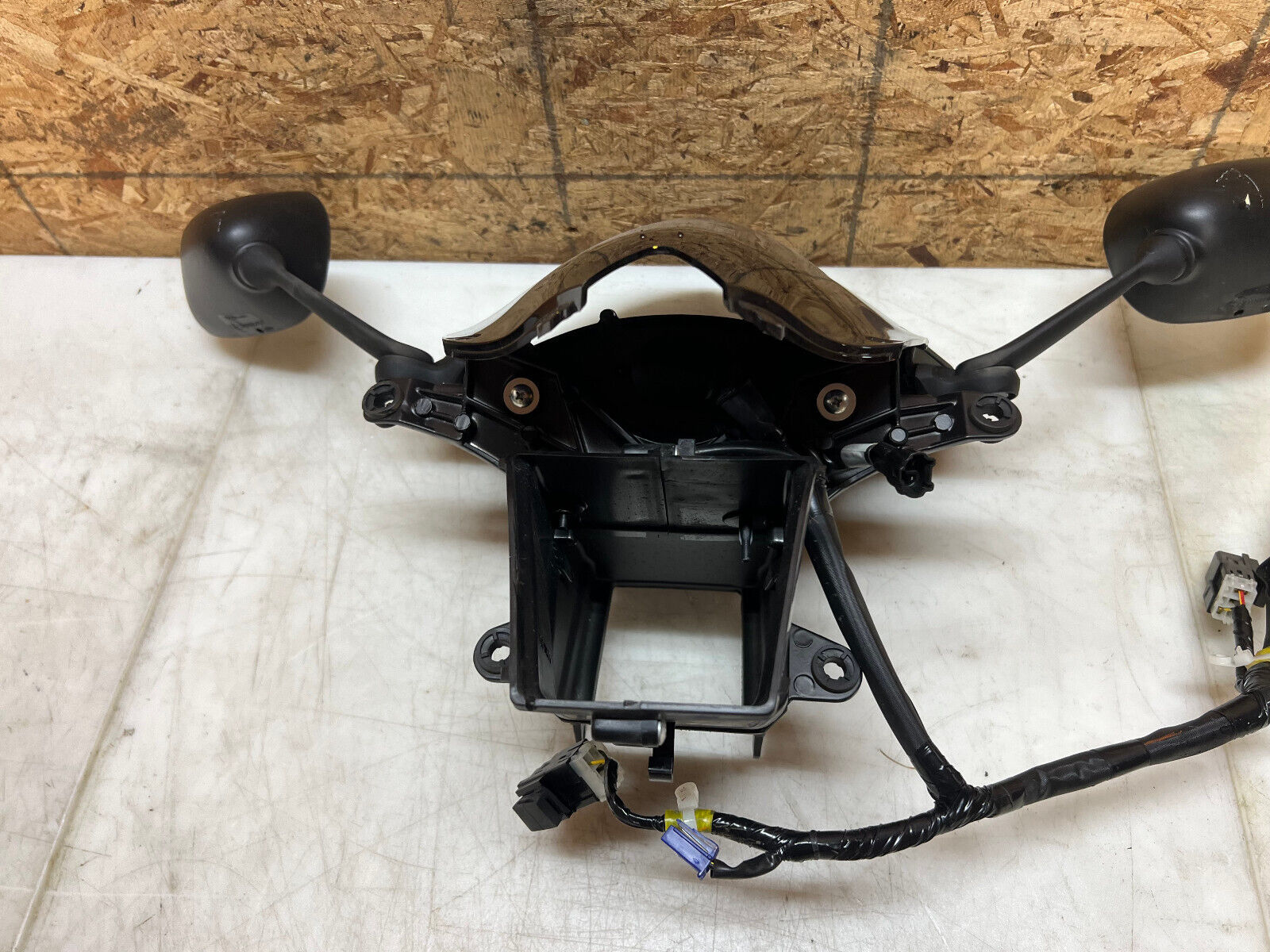 09 10 12 13 14 15 16 YAMAHA YZFR6 YZF R6 INSTRUMENT GAUGE CLUSTER FAIRING STAY