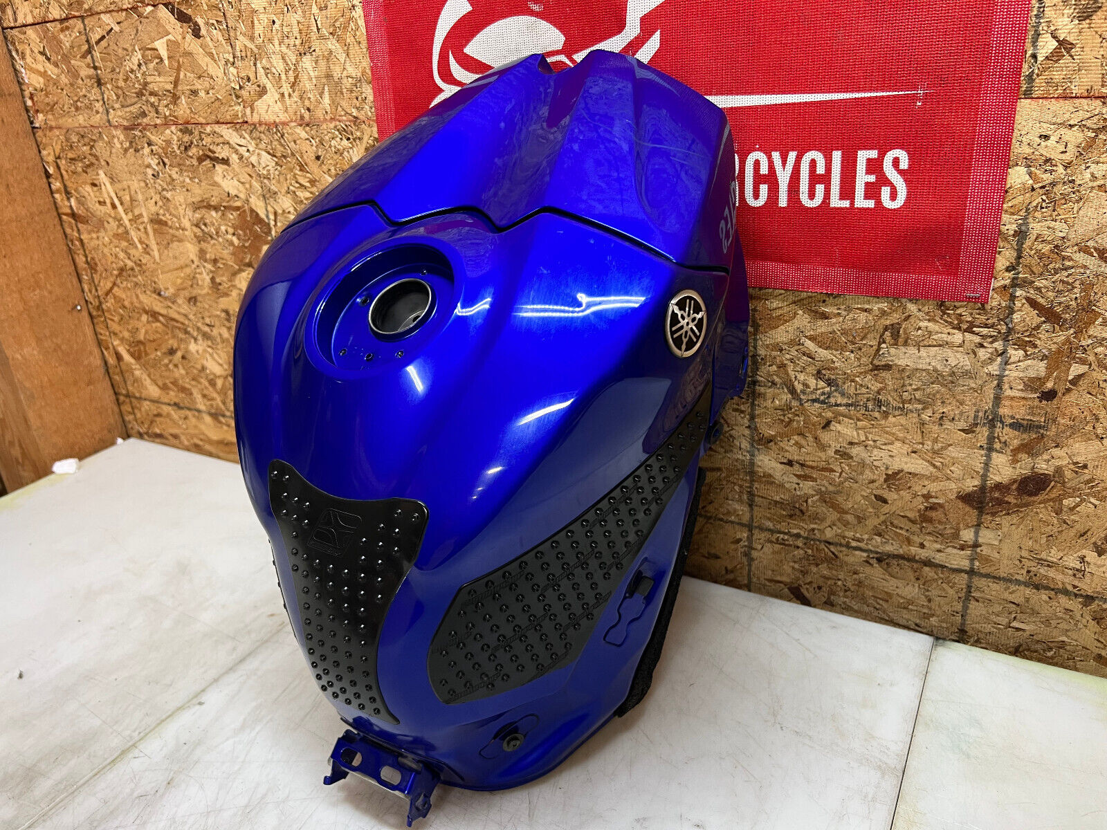 2007 2008 07 08 YAMAHA YZFR1 YZF R1 GAS TANK FUEL TANK PETROL RESERVOIR CELL