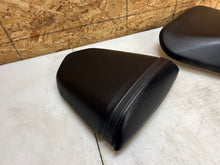 Load image into Gallery viewer, 04 05 SUZUKI GSXR GSX-R 600 750 GSXR750 GSXR600 FRONT REAR SEATS SEAT PAD CUSION
