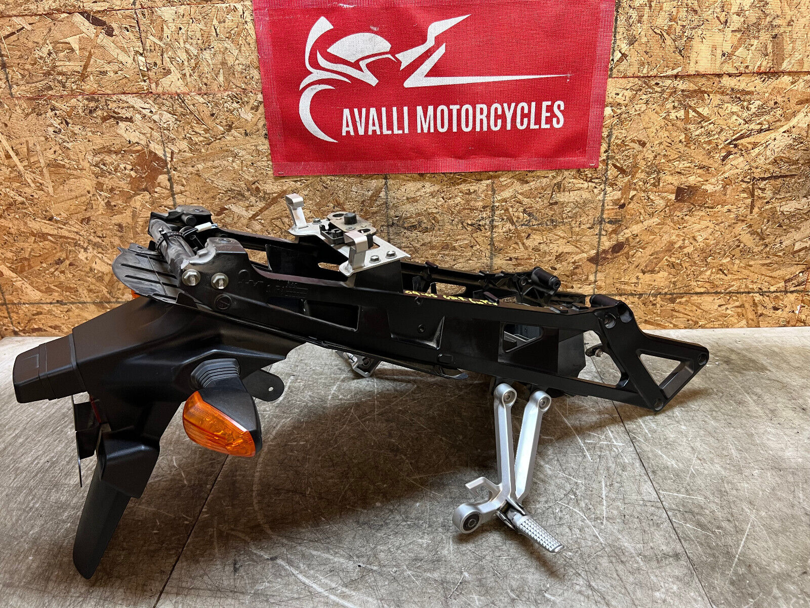 04 05 2004 2005 SUZUKI GSXR GSX-R GSXR600 600 REAR SUBFRAME SUB FRAME BACK TAIL