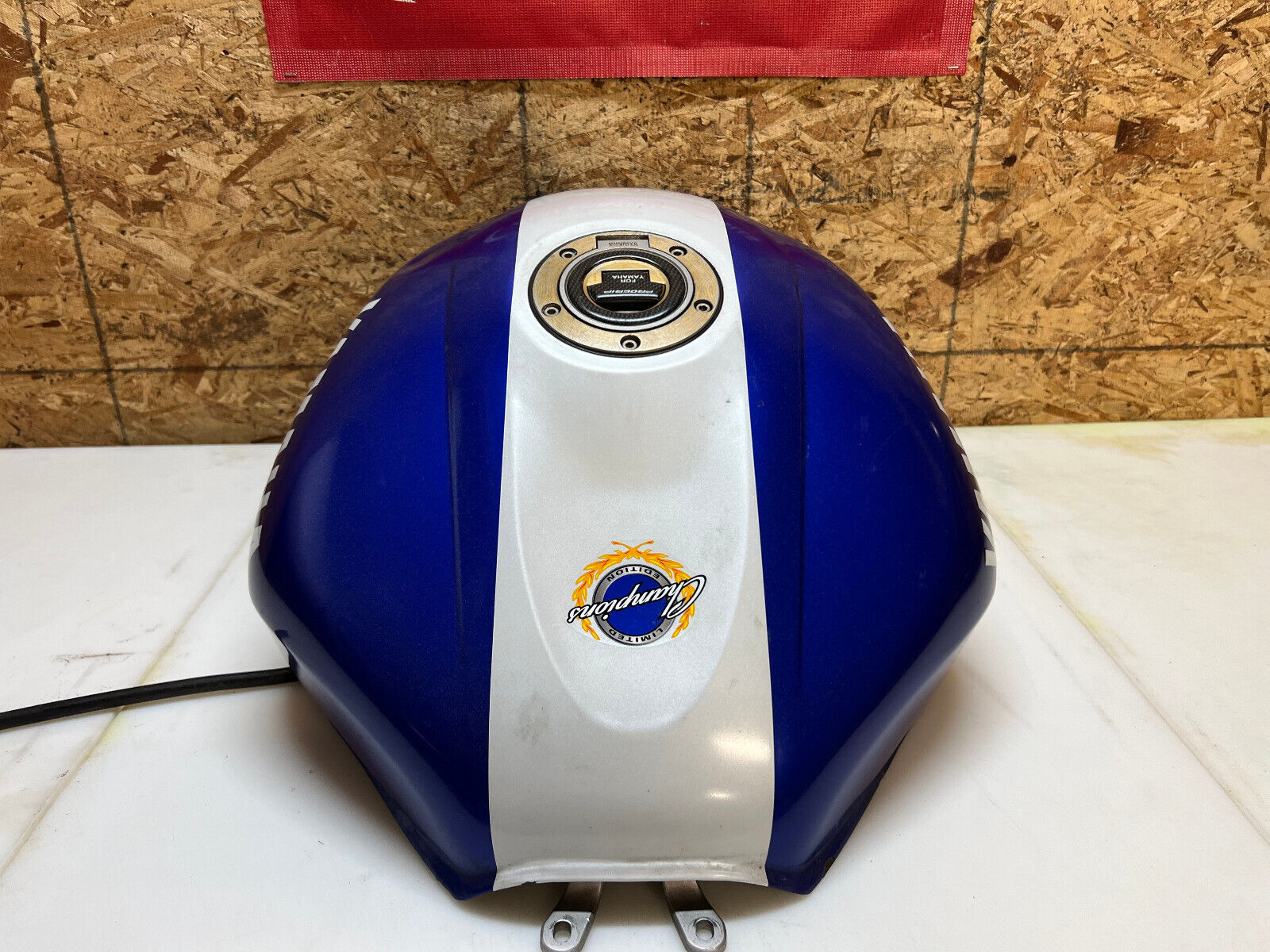 99 00 01 02 1999 2000 2001 2002 YAMAHA YZFR6 YZF R6 GAS TANK FUEL TANK RESERVOIR