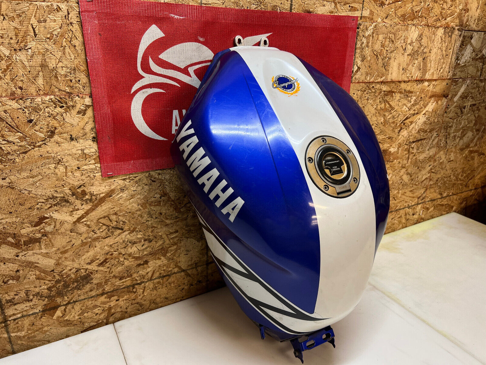 99 00 01 02 1999 2000 2001 2002 YAMAHA YZFR6 YZF R6 GAS TANK FUEL TANK RESERVOIR