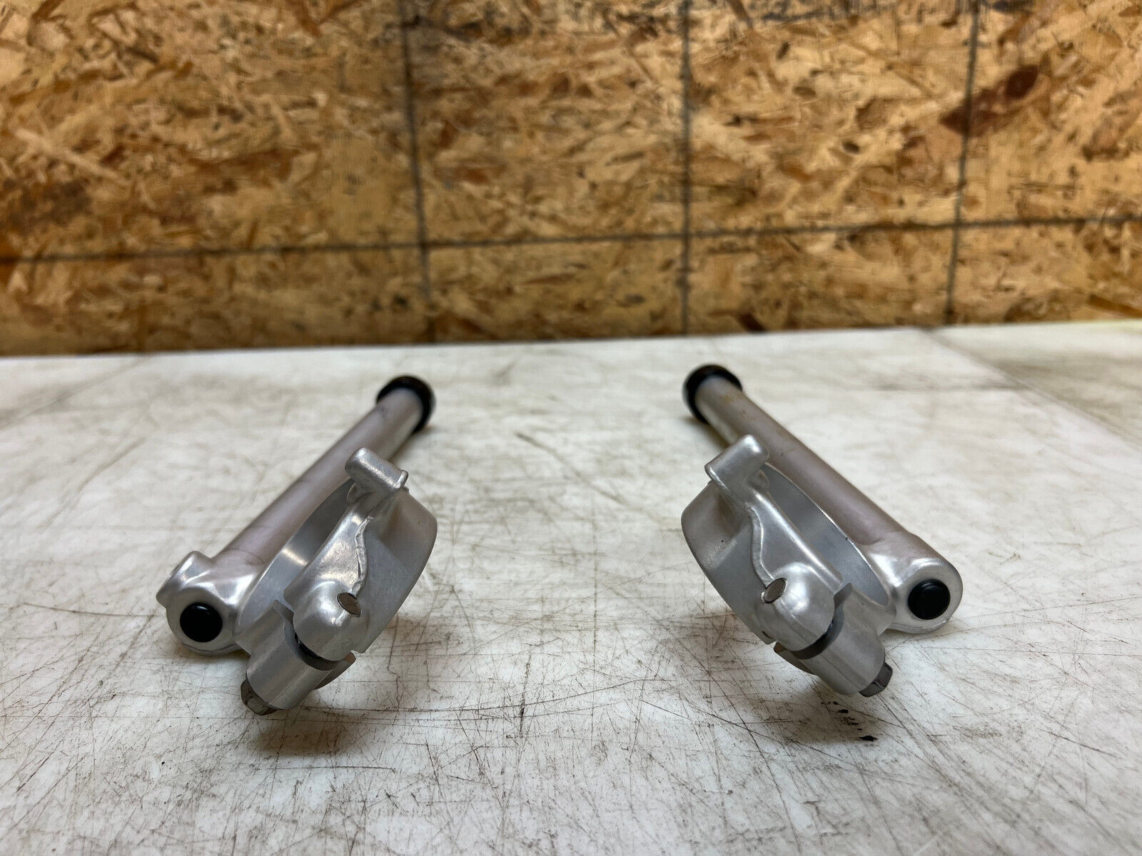 05 06 2005 2006 SUZUKI GSX-R1000 GSX-R GSXR 1000 LEFT RIGHT CLIP ON HANDLEBARS
