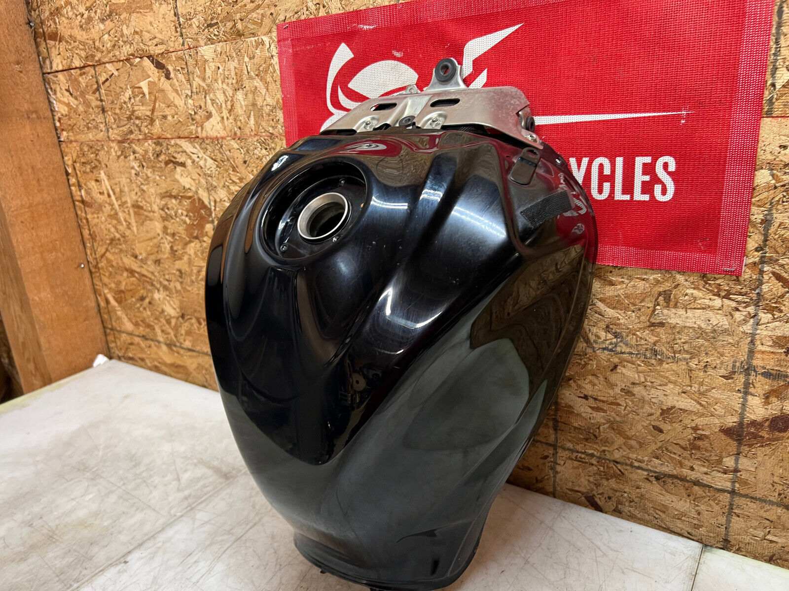 08 09 10 2009 2010 SUZUKI GSXR GSX-R 600 750 GAS TANK FUEL TANK PETROL RESERVOIR