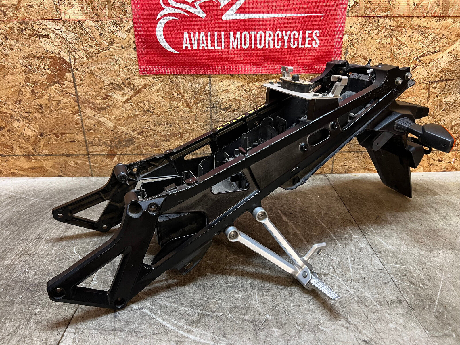 04 05 2004 2005 SUZUKI GSXR GSX-R GSXR600 600 REAR SUBFRAME SUB FRAME BACK TAIL