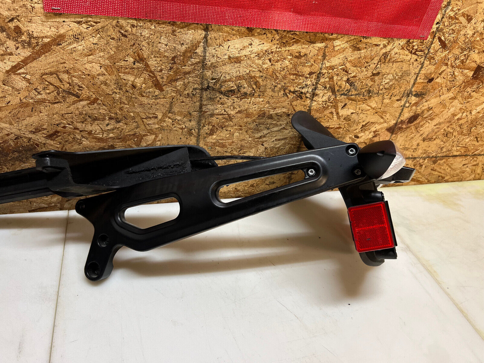 18 19 20 21 HUSQVARNA VITPILEN 401 REAR FENDER TIRE HUGGER LICENSE PLATE BRACKET