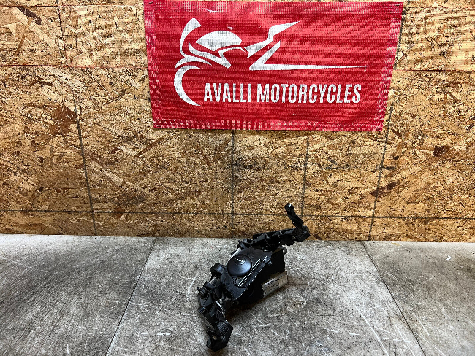 14 15 16 17 18 BMW R1200 R1200RT 1200RT FAIRING STAY WIND SCREEN MOUNT MOTOR
