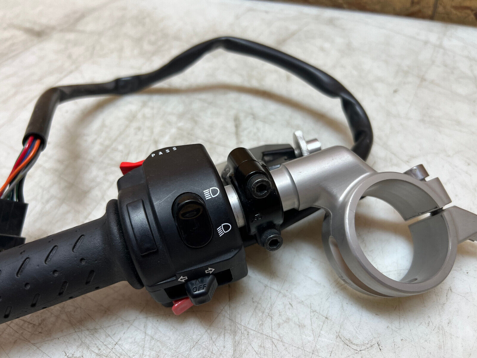 13 14 15 16 17 TRIUMPH DAYTONA 675R 675 R LEFT CLIP ON HANDLEBAR BAR SWITCH CUBE