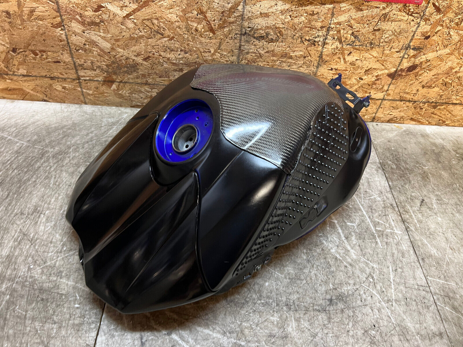 04 05 06 2004 2005 2006 YAMAHA YZFR1 YZF R1 GAS TANK FUEL TANK PETROL RESERVOIR