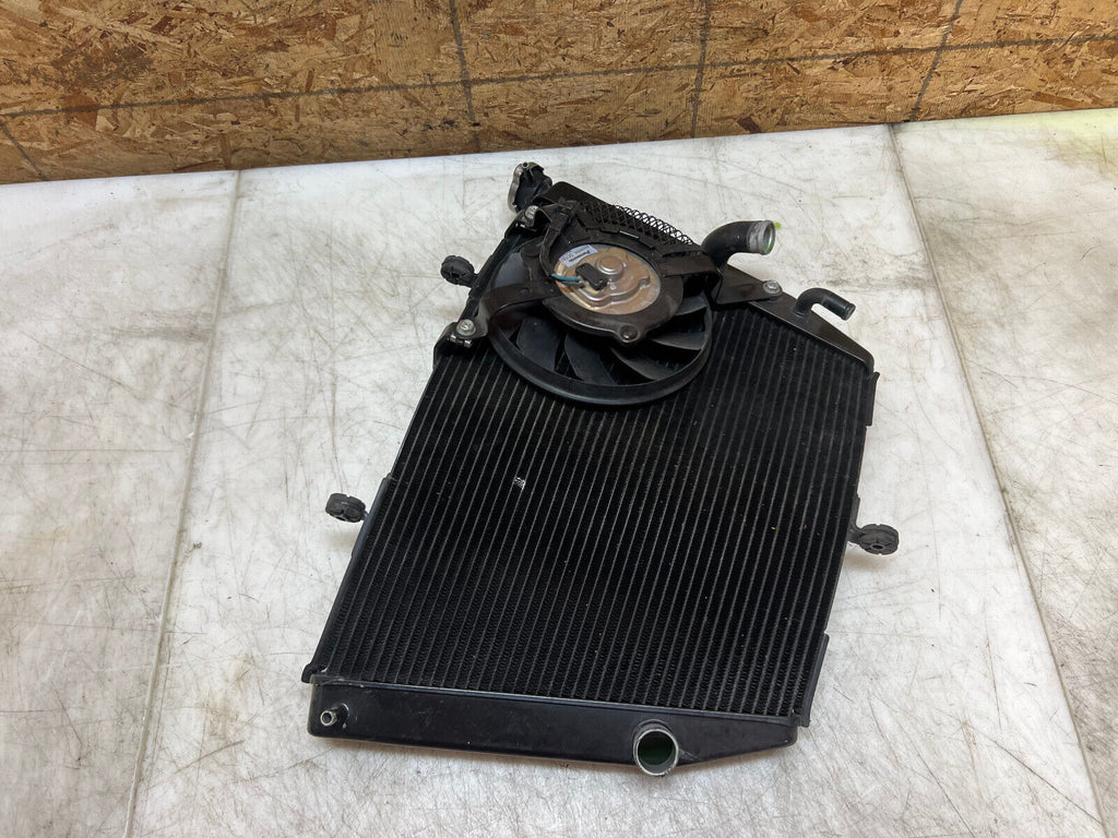 08 09 10 2009 2010 SUZUKI GSXR GSX-R 600 750 RADIATOR RAD ENGINE COOLER COOLING