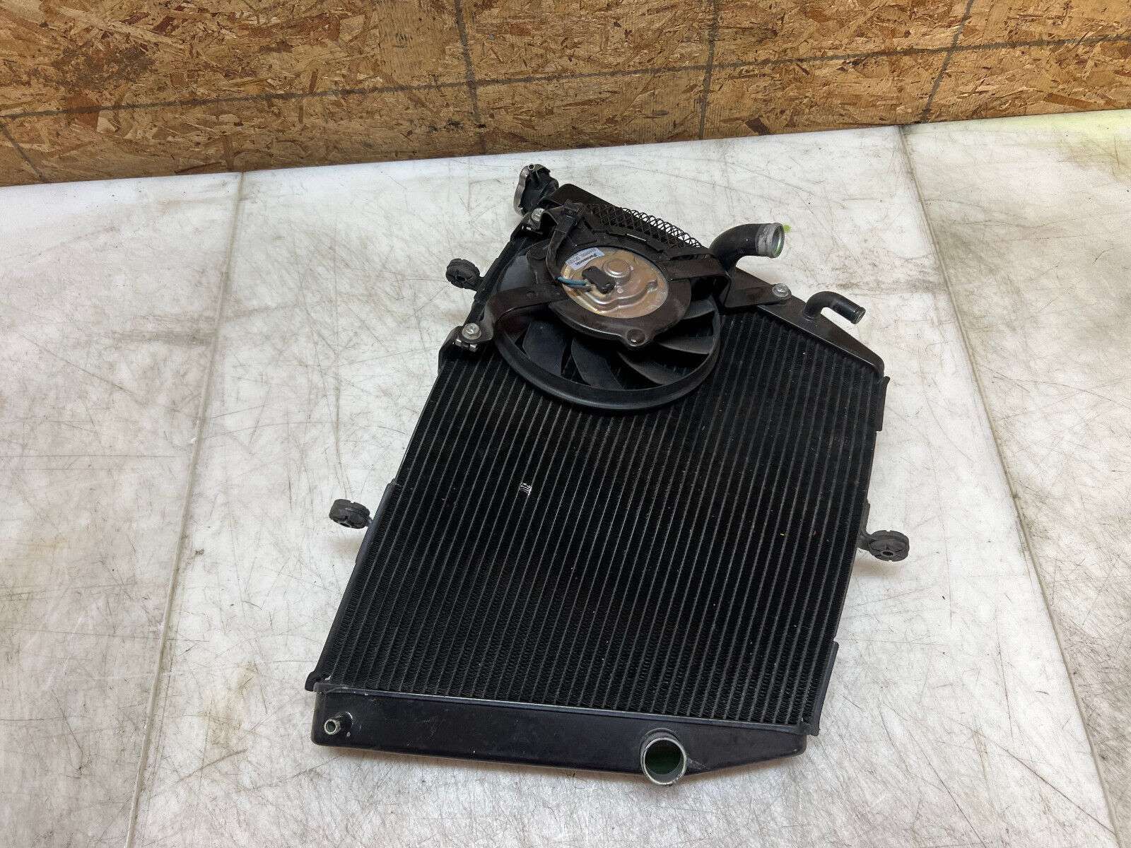 08 09 10 2009 2010 SUZUKI GSXR GSX-R 600 750 RADIATOR RAD ENGINE COOLER COOLING