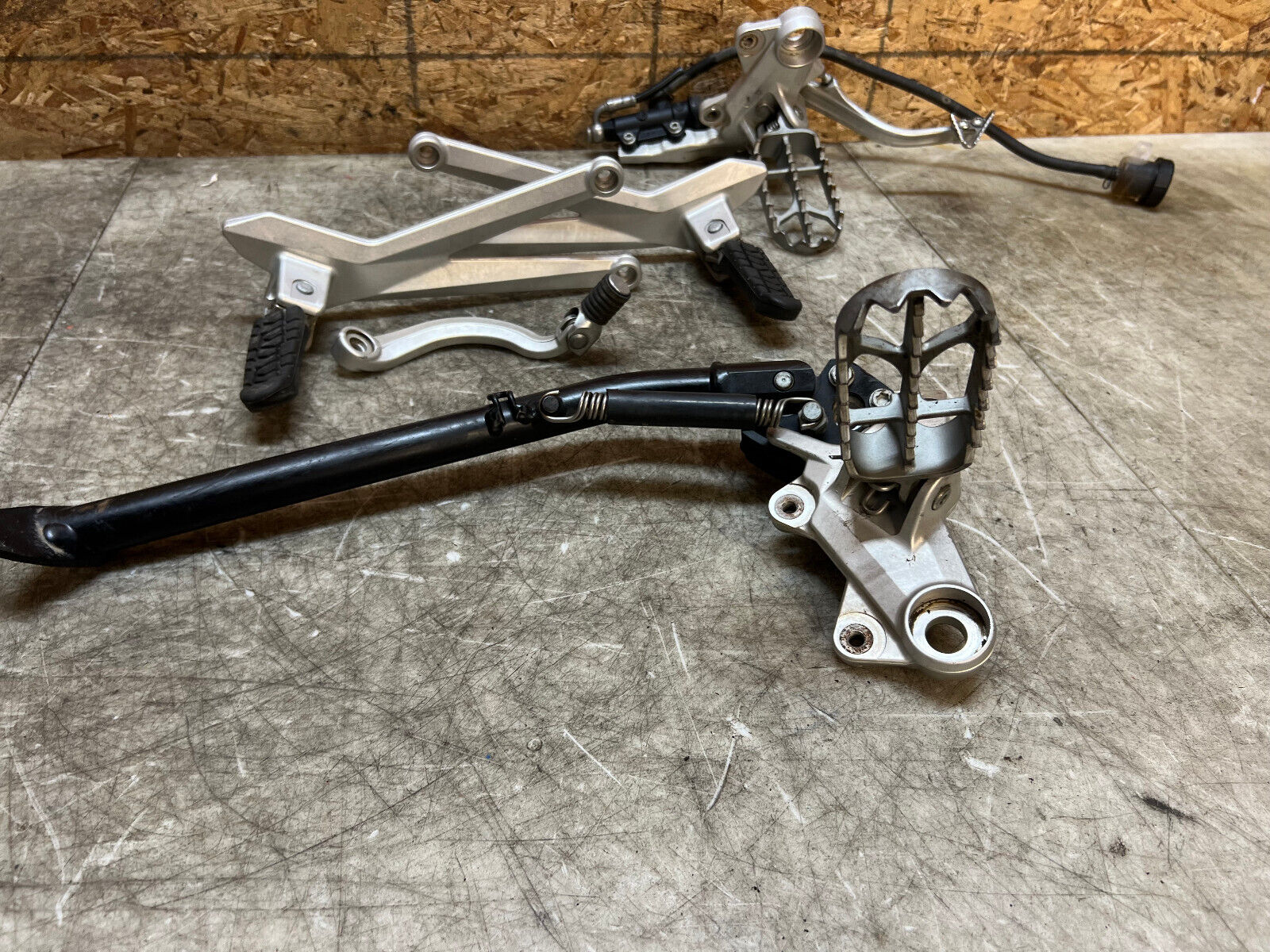 19 20 21 22 23 24 KTM ENDURO R DUKE SM SMC LC4 REARSETS REAR SET SETS FOOT PEG