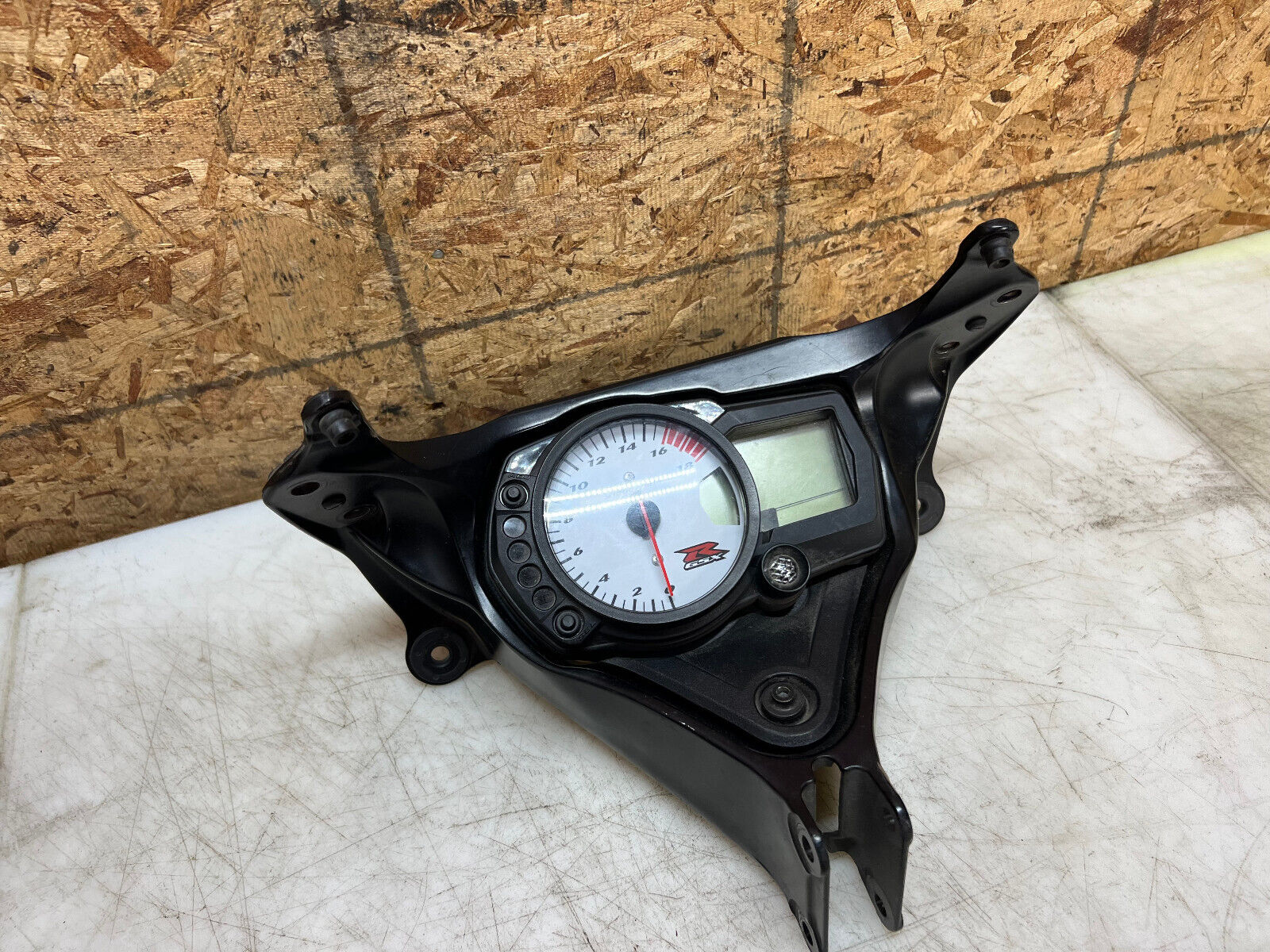 06 07 2006 2007 SUZUKI GSX-R GSXR 600 750 INTRUMENT GAUGE CLUSTER FAIRING STAY