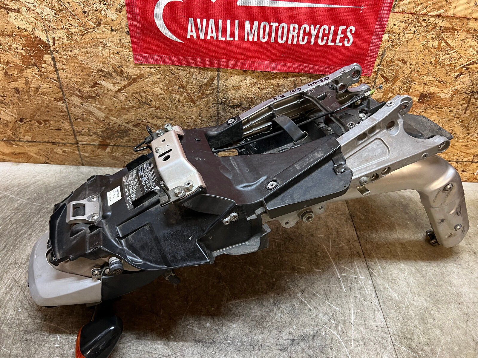 03 04 2003 2004 HONDA CBR600RR CBR 600RR REAR SUBFRAME SUB FRAME BACK FRAME TAIL