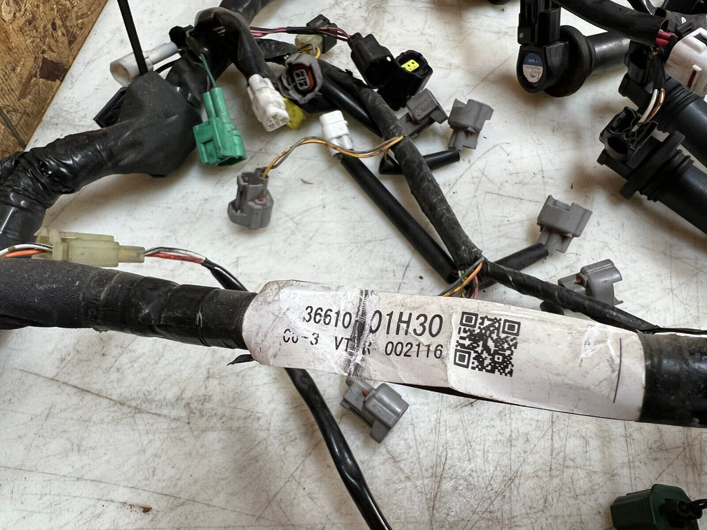 06 07 2006 2007 SUZUKI GSX-R GSXR 600 ENGINE WIRING HARNESS LOOM ECU CDI ECM BOX
