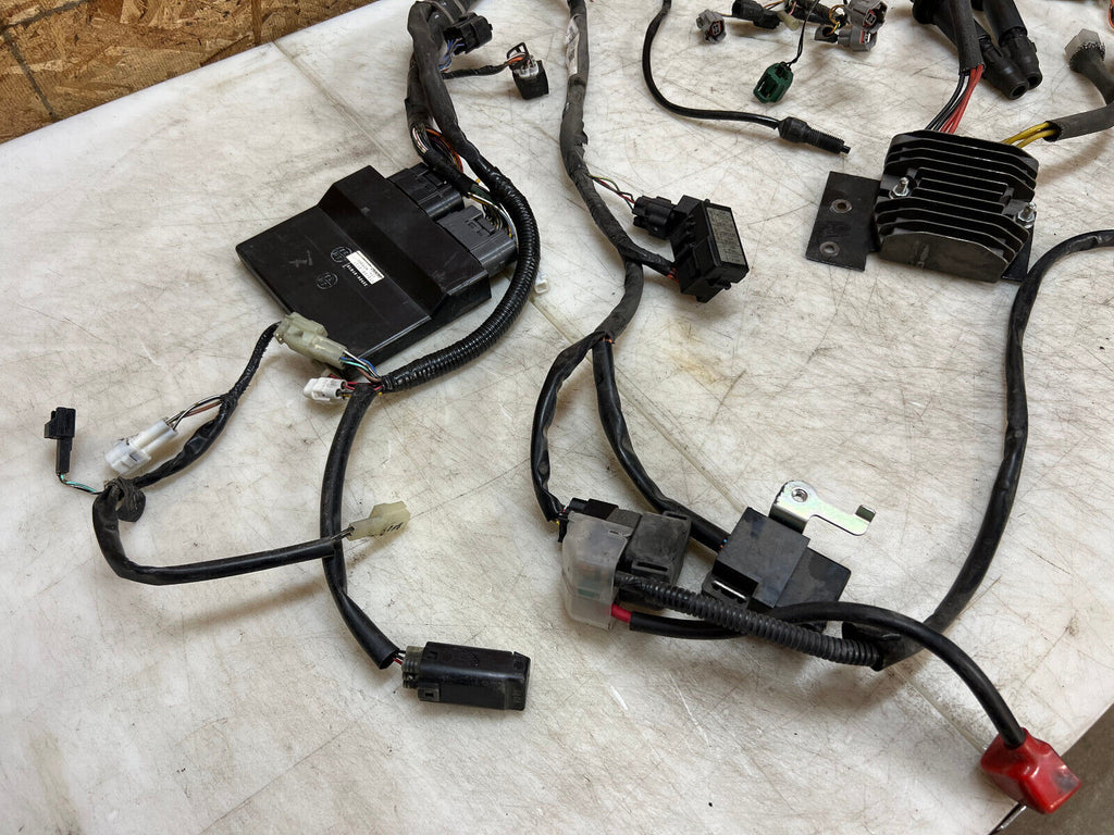 06 07 2006 2007 SUZUKI GSX-R GSXR 600 ENGINE WIRING HARNESS LOOM ECU CDI ECM BOX