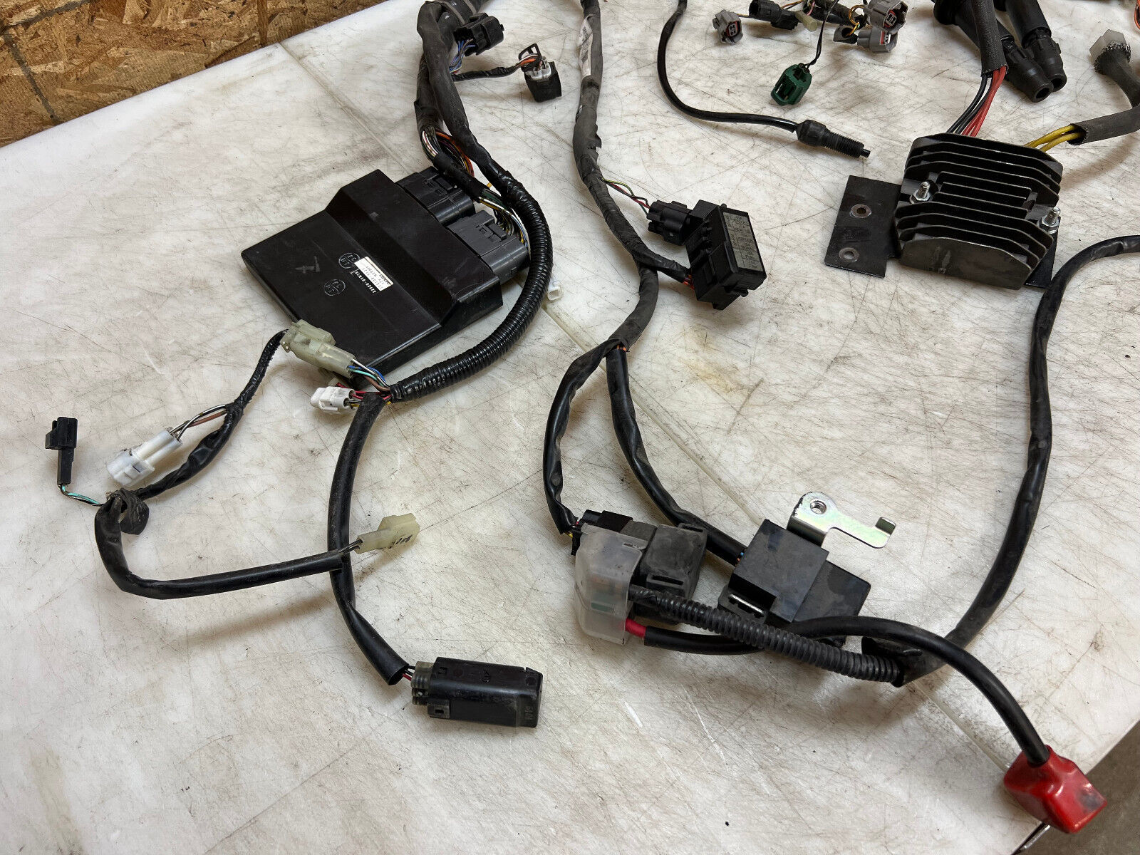 06 07 2006 2007 SUZUKI GSX-R GSXR 600 ENGINE WIRING HARNESS LOOM ECU CDI ECM BOX