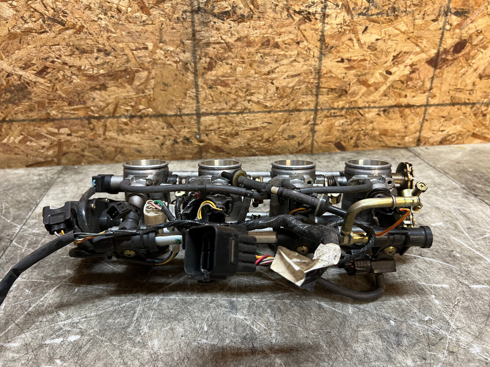 01 02 2001 2002 SUZUKI GSXR GSX-R 1000 GSXR1000 THROTTLE BODIES BODY INJECTOR