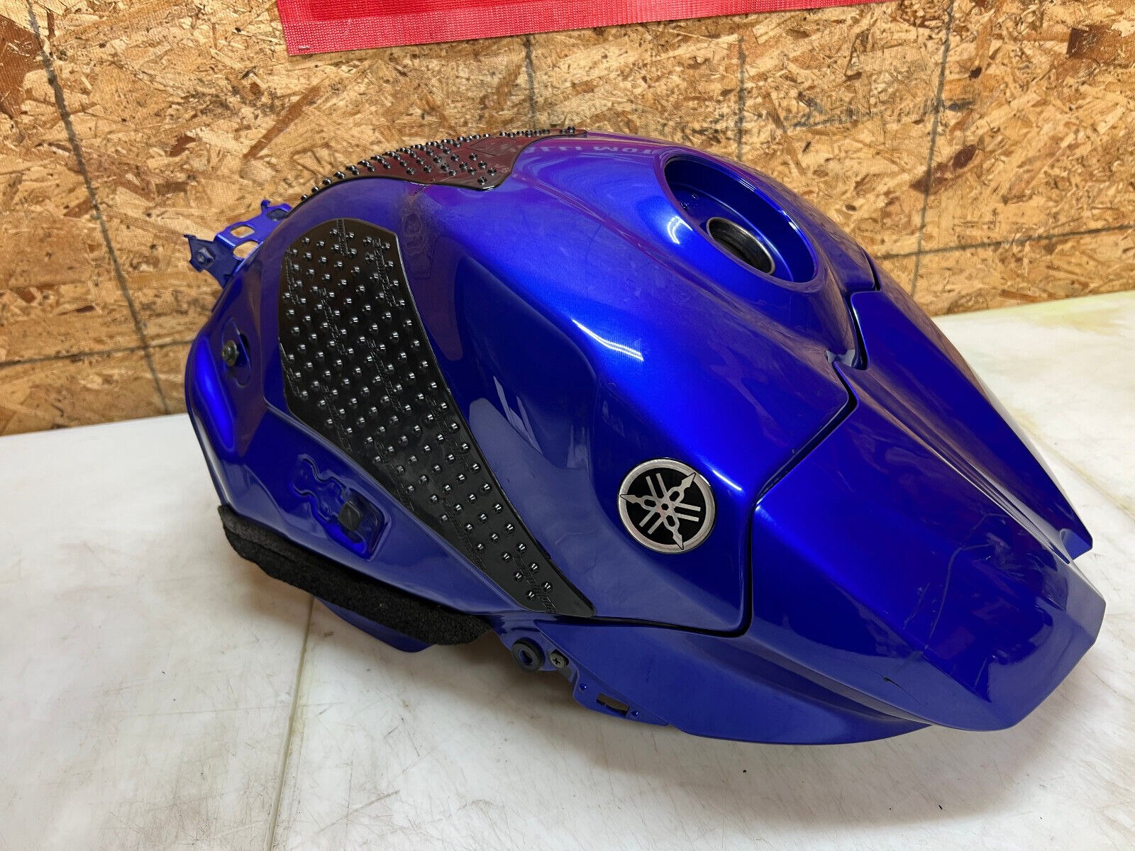 2007 2008 07 08 YAMAHA YZFR1 YZF R1 GAS TANK FUEL TANK PETROL RESERVOIR CELL