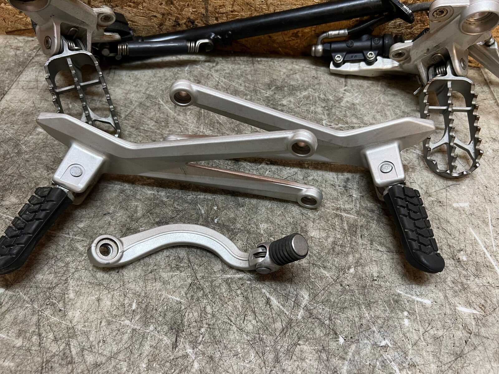 19 20 21 22 23 24 KTM ENDURO R DUKE SM SMC LC4 REARSETS REAR SET SETS FOOT PEG