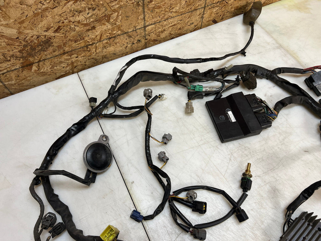 04 05 SUZUKI GSXR GSX-R 750 GSXR750 MAIN ENGINE WIRING HARNESS LOOM ECU CDI ECM