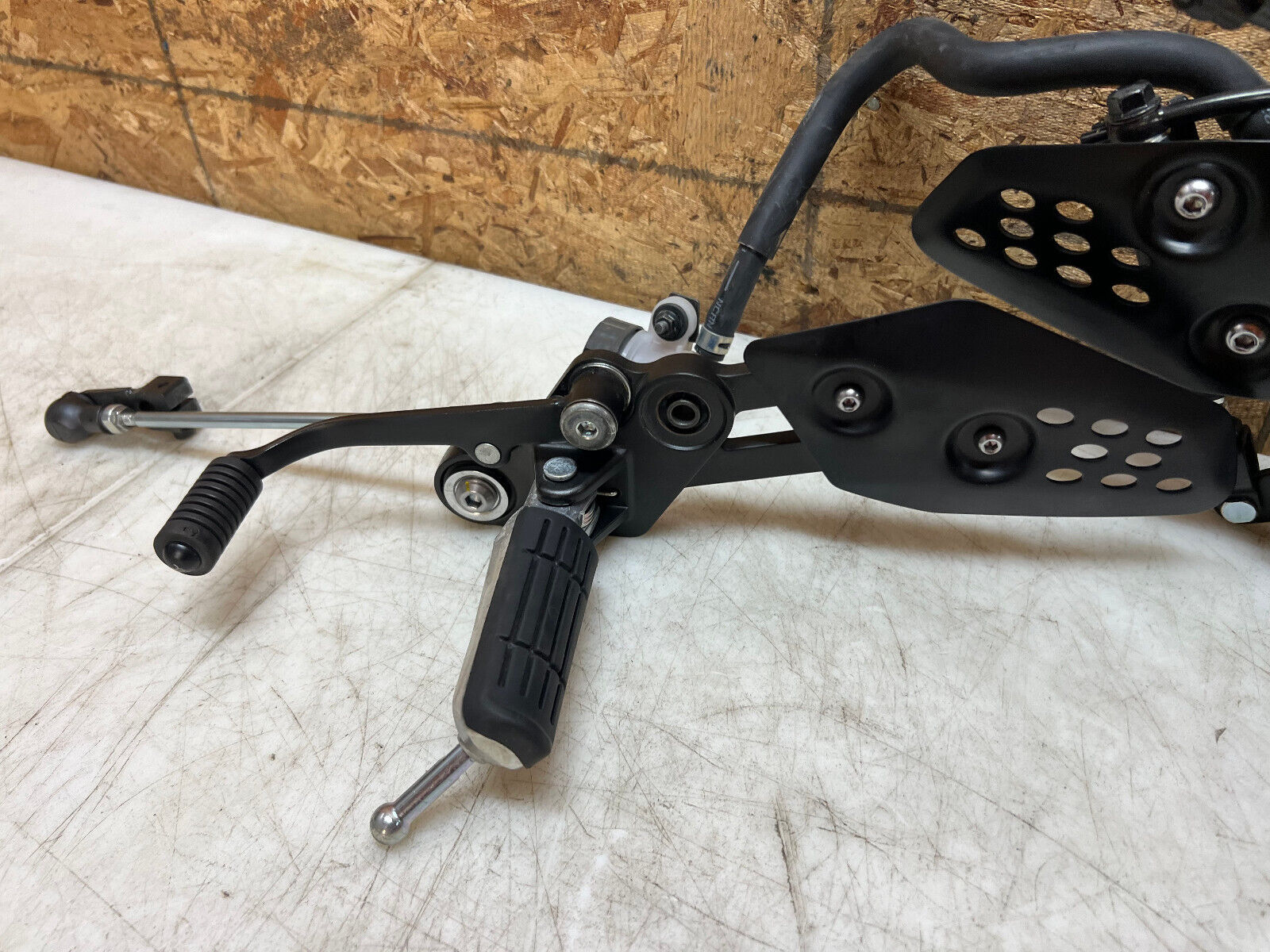 20 21 22 23 24 25 YAMAHA MT 07 MT-07 MT07 RIGHT LEFT REARSETS REAR SET SETS PEG